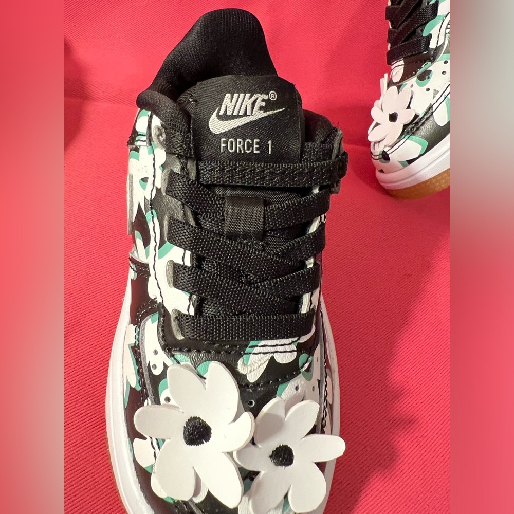 Nike Kids Floral Black and White Shoes - Picture 13 of 15